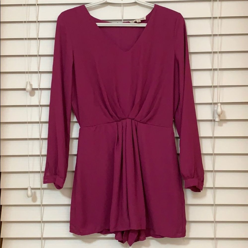 Olive + Oak V-neck Fuschia Romper Size Small